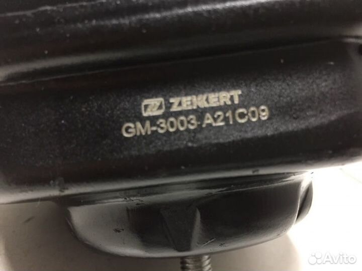 Опора двигателя Volkswagen Passat B3 1988-1993