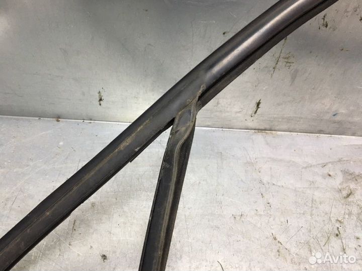 Уплотнитель стекла двери Audi A6 C5 1997-2004