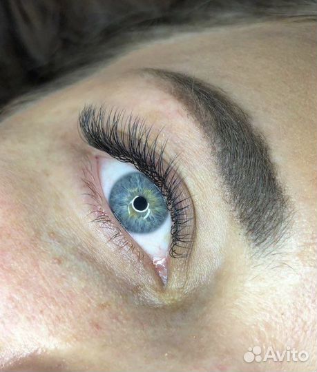 Наращивание ресниц и оформление бровей