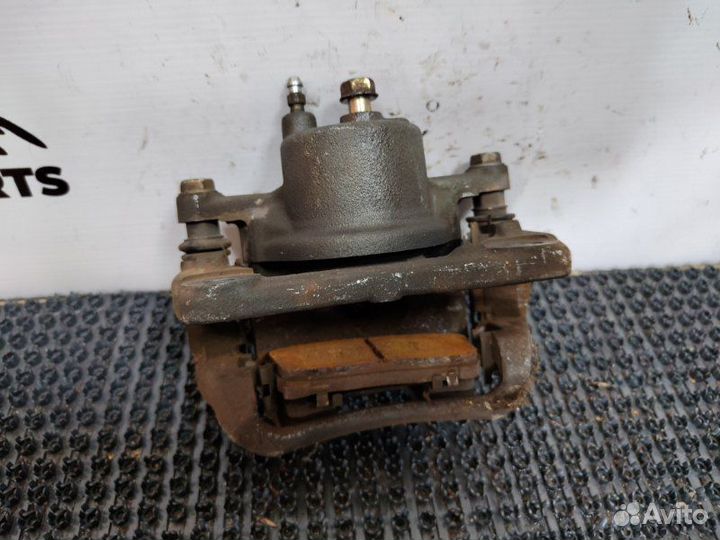 Суппорт тормозной передний левый Toyota Funcargo