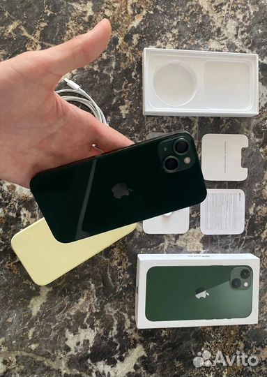 iPhone 13 практически новый