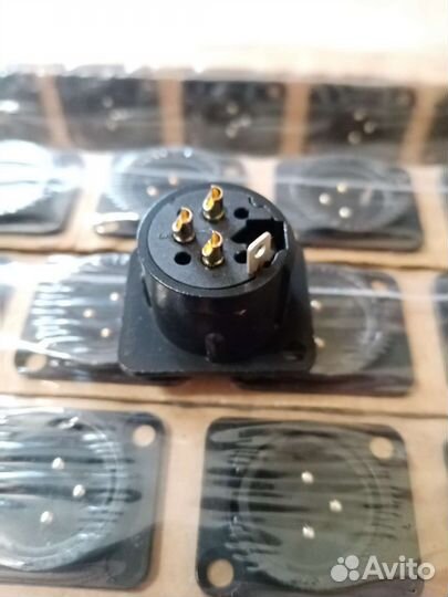 Neutrik на панель