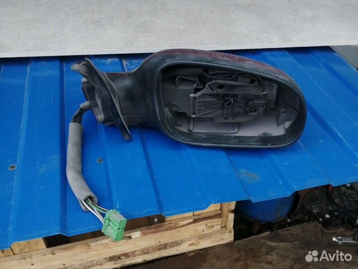 Зеркало на Volvo S60 с 2001-2003 год