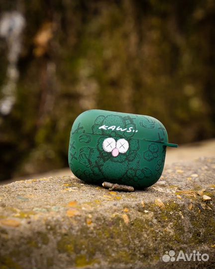 Чехлы на AirPods kaws holiday