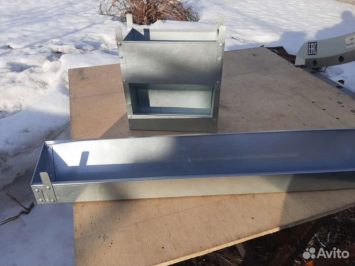 Поддоны для клеток, кормушки