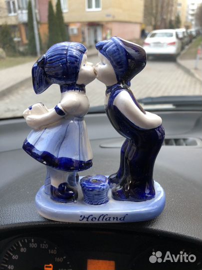 Статуэтка фарфоровая