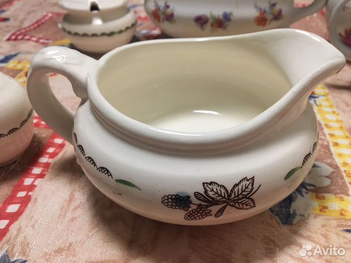 Фарфоровый молочник