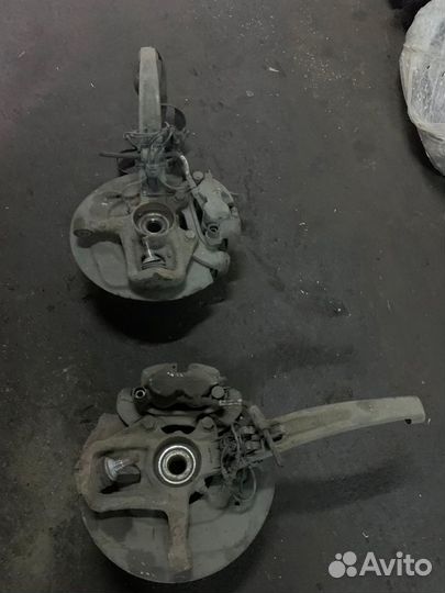Кулак поворотный передний Mercedes W164 в сборе