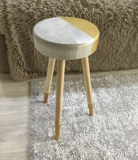 Столик, подставка для цветов