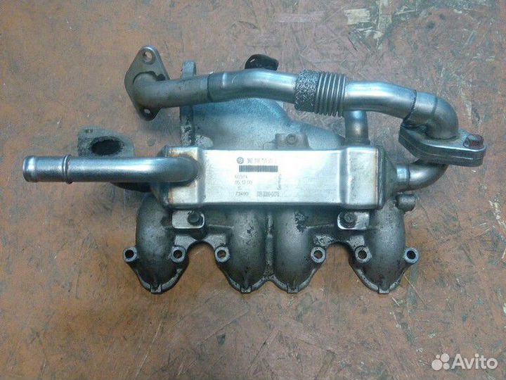 Коллeктоp впускнoй.VW фолькcвaген Шapан двc AUY 1