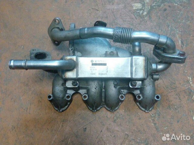 Коллeктоp впускнoй.VW фолькcвaген Шapан двc AUY 1