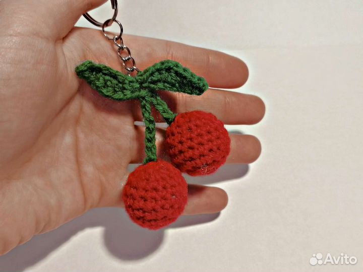 Брелок-вишенки