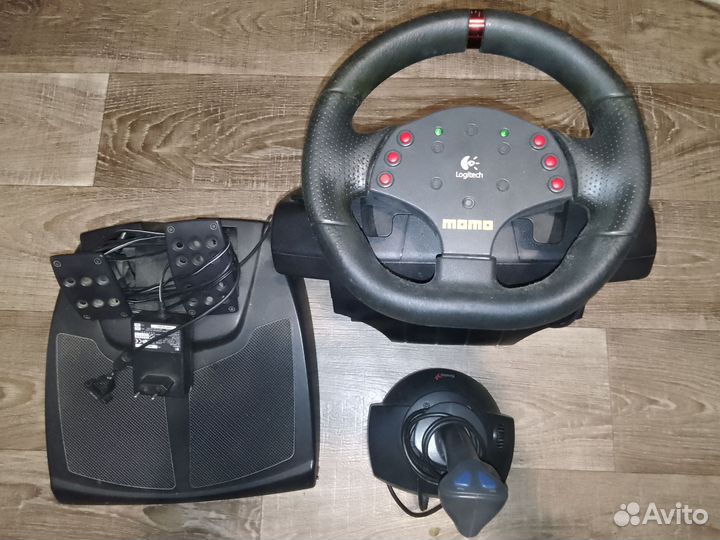 Руль Logitech Momo Racing с педалями и штурвалом