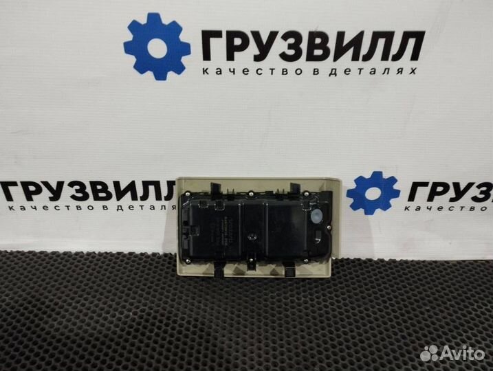 Фонарь салона (плафон) правый Volvo FH5 84483688