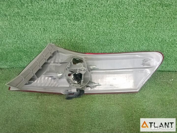 Фонарь задний левый toyota camry