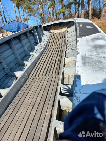 Лодка Волга