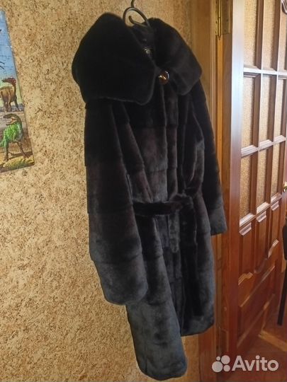 Шуба из искусственного меха с капюшоном