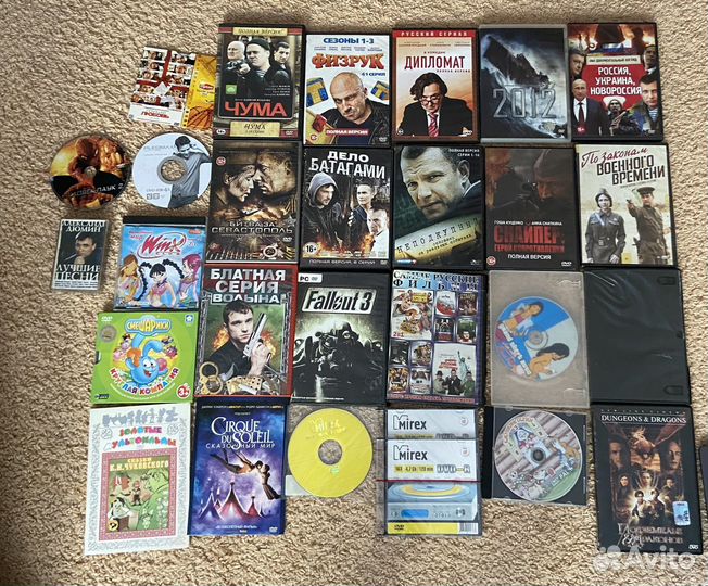 Dvd диски и кассета