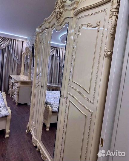 Спальный гарнитур