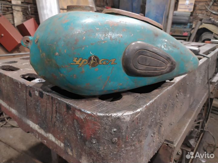 Бак от мотоцикла Урал с бардачком