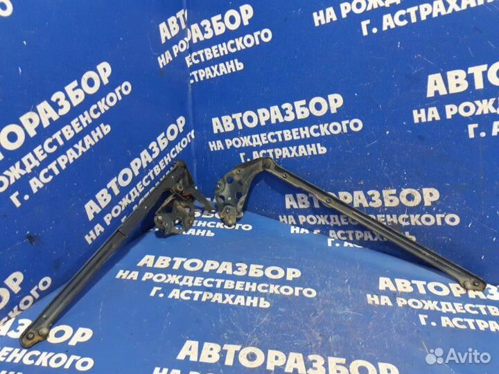 Петля капота Mercedes-Benz W210 седан 1999