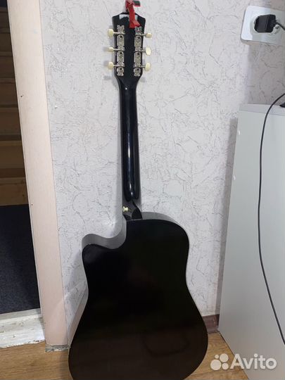 Акустическая гитара