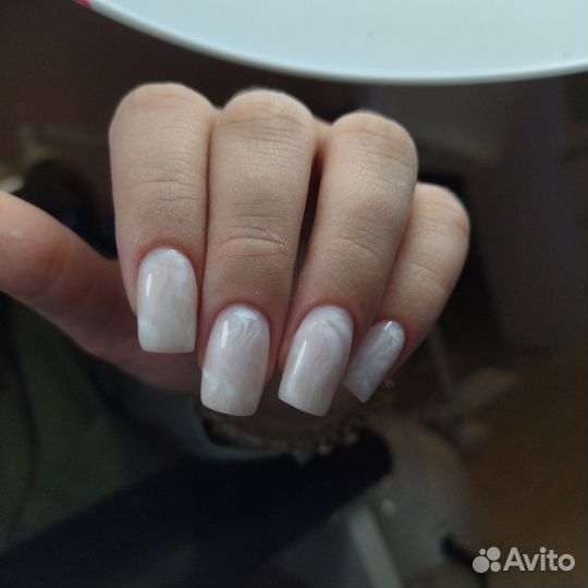 Модель на маникюр