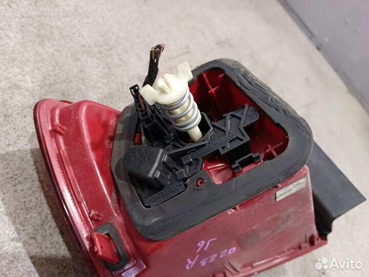 Задний правый фонарь оригинал для VW Jetta 6