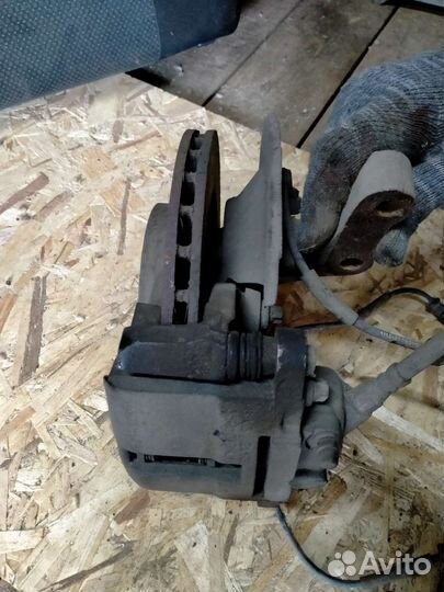 Кулак поворотный правый Лада гранта 2016 год