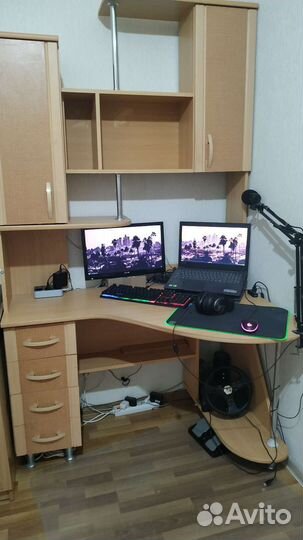 Угловой компьютерный стол - башня