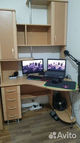 Угловой компьютерный стол - башня