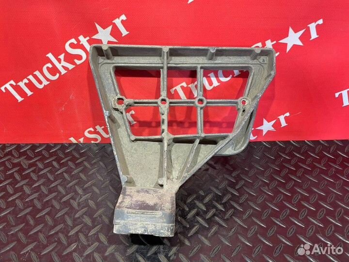 Кронштейн подножки левый Daf XF105