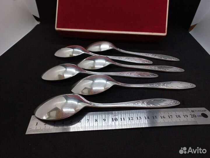 Столовые и чайные ложки 