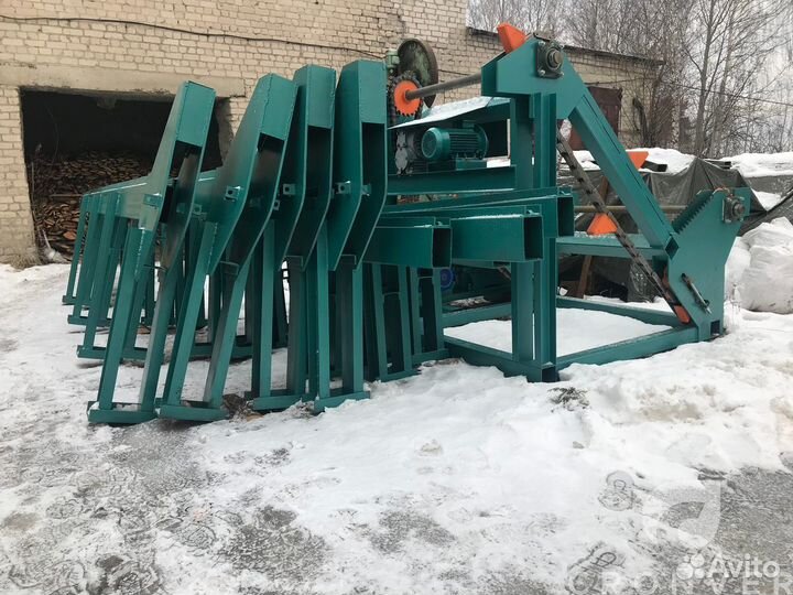 Поперечный транспортёр с разобщителем бревна