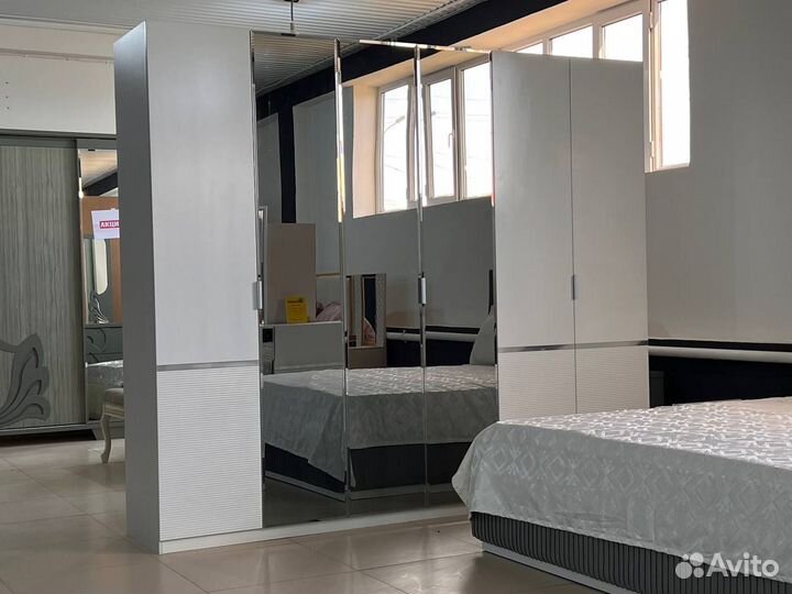 Спальный гарнитур