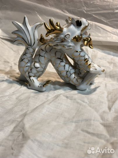 Статуэтка фарфоровая Дракон