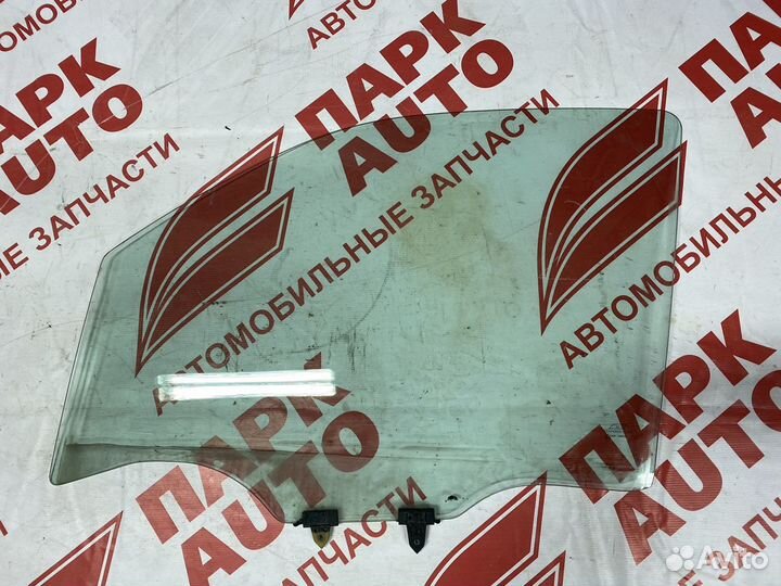 Стекло двери Nissan Navara D40