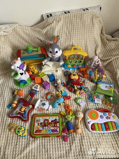 Большой пакет фирменных игрушек
