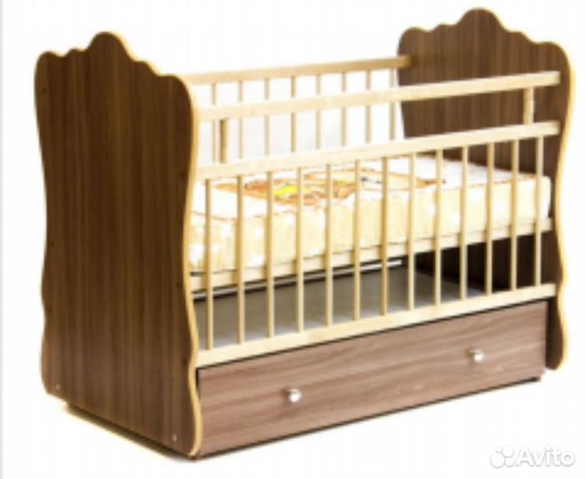 Кроватка с полным комплектом