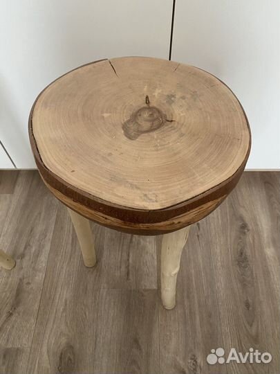 Столик из дерева