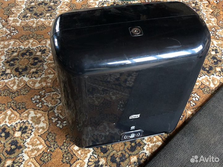 Диспенсер для бумажных полотенец tork