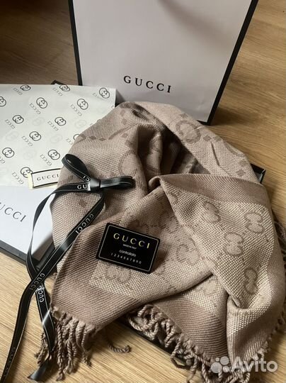 Шарфы и палантины Gucci