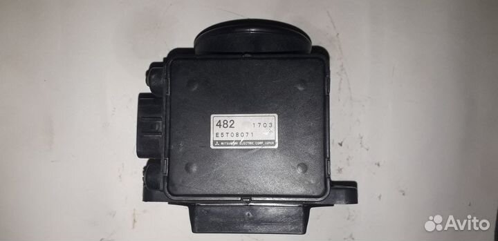 Датчик расхода воздуха Mitsubishi E5T08071 482