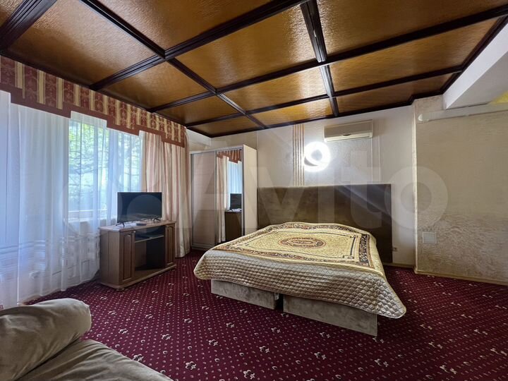 Дом 350 м² на участке 5 сот.