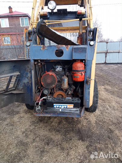 Мини-погрузчик Уралвагонзавод ПУМ-500, 2011