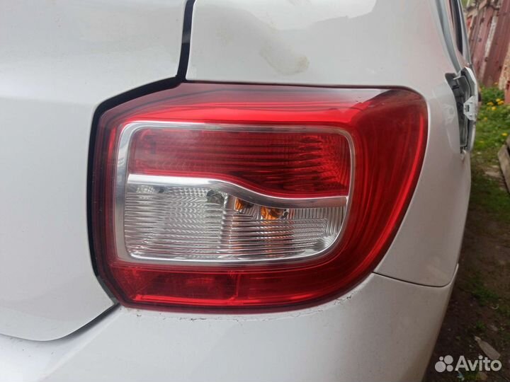 Задний правый фонарь на Renault Logan 2