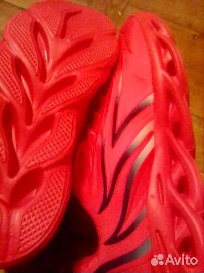 Спортивная обувь