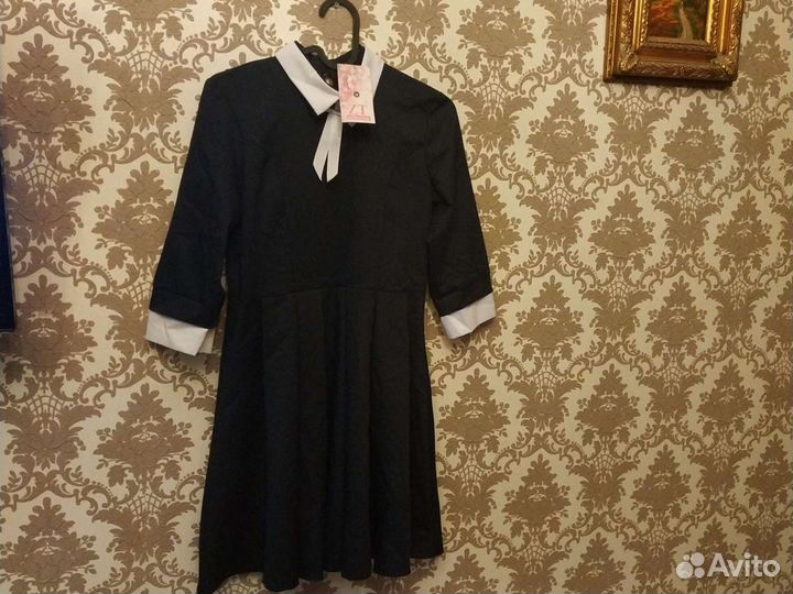 Новое школьное платье р.38