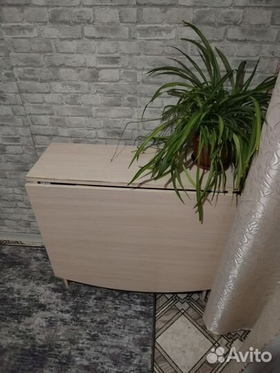 Стол книжка