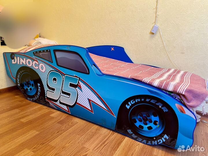 Детская кровать машинка с матрасом 70см сп место
